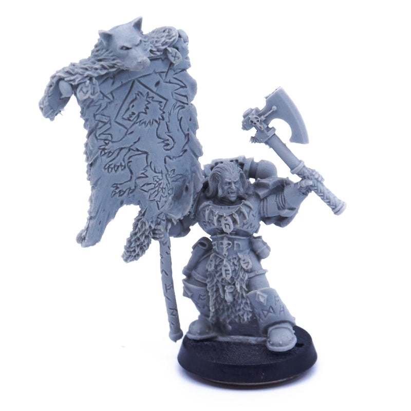 Space Wolves - Grey Hunter with Wolf Standard (Resin) (06953) - Used