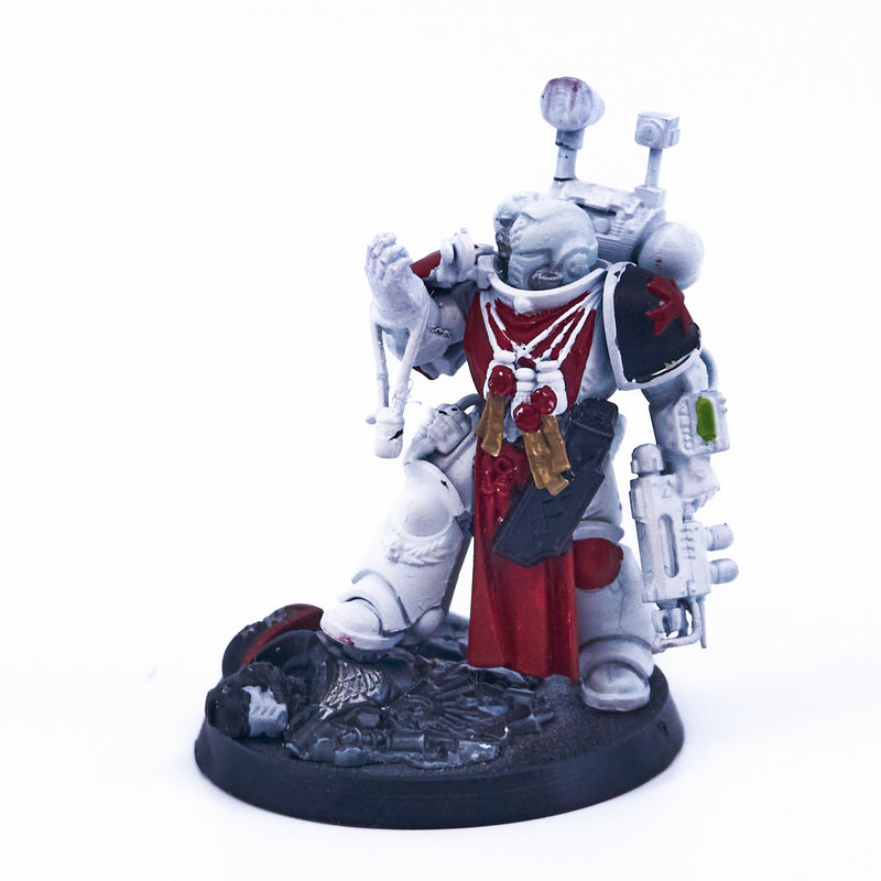 Black Templars - Primaris Apothecary (07581) - Used