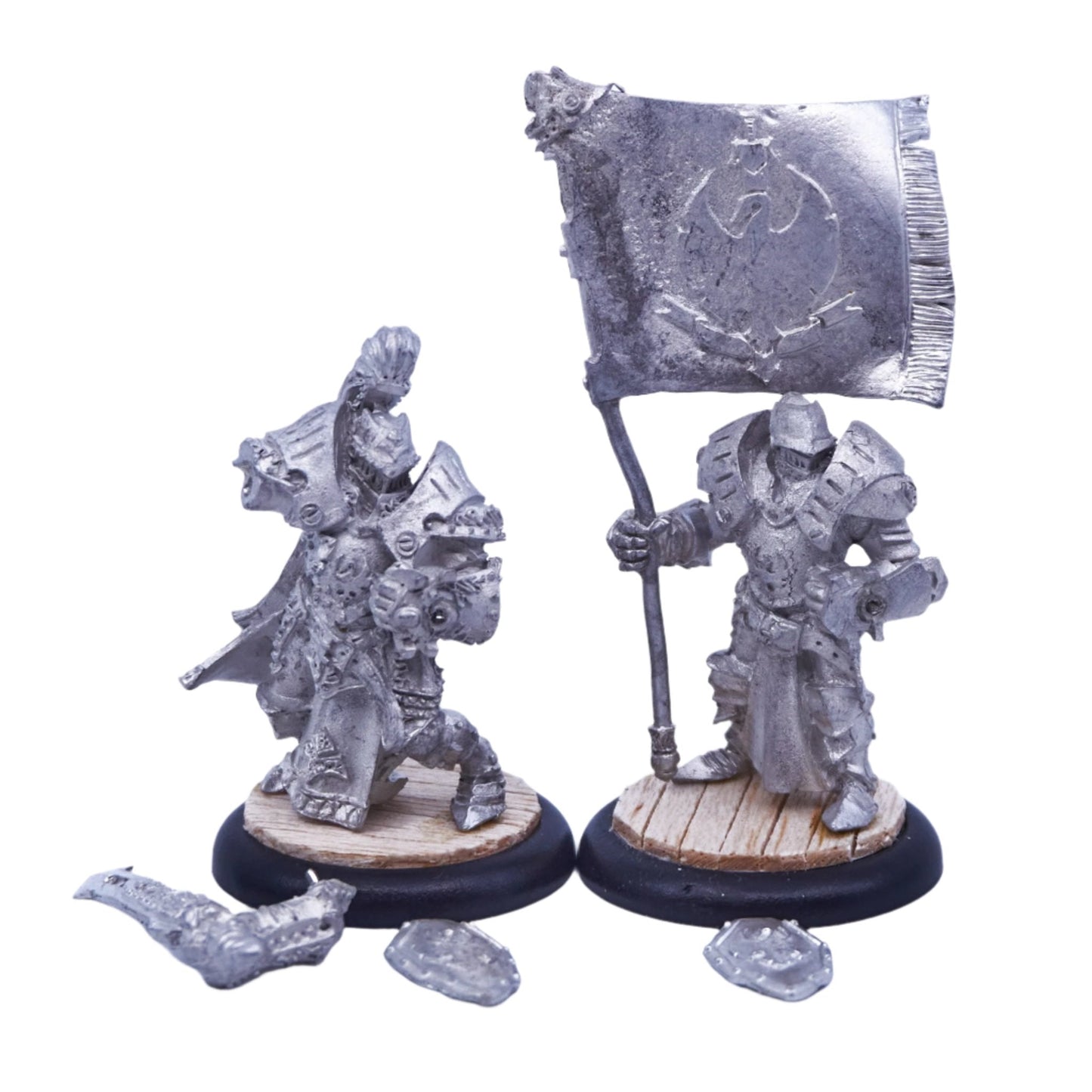 Cygnar - Sword Knight Officer & Standard (Metal) (08370) - Used